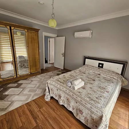 Denize Yakin Genis Villa Antalya